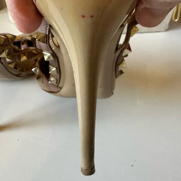 Valentino Garavani Patent Rockstud Caged Pumps 100 MM - Picture 6 of 13